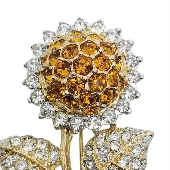 ROMAN CO. VINTAGE GOLDTONE FLOWER BROOCH WITH ORANGE & WHITE RHINESTONES - Picture 3 of 4